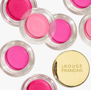 Viděli jste naši novinku? Bio multilíčidla od Le Rouge Française přináší dokonalé spojení péče a elegance. 💄 Jemná textura...